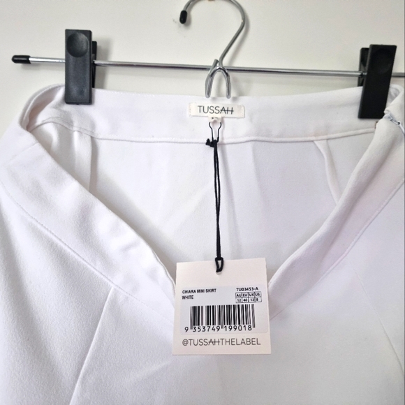 White mini skirt - Picture 3 of 3